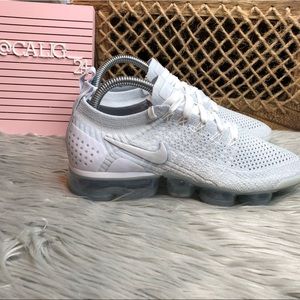 Nike Air Vapormax Flyknit 2  Size 7 NWOB